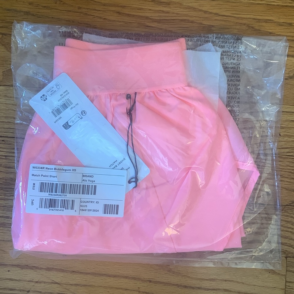 ALO Yoga Neon Bubblegum Pink Match Point Shorts NWT XS - Picture 8 of 9